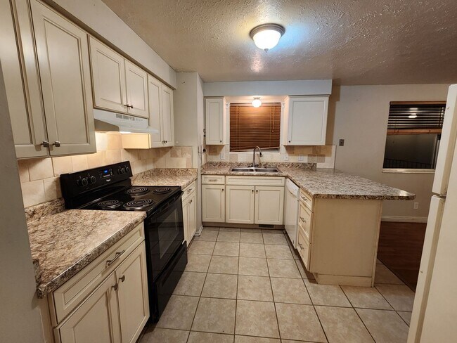 Building Photo - 7067 Bello Ave