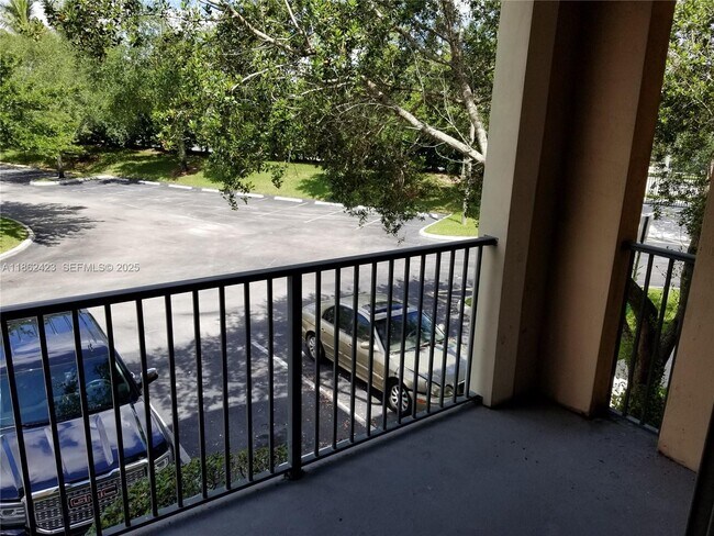 Building Photo - 8070 N Nob Hill Rd