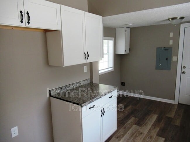 Building Photo - 1664 Nelson Ave