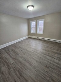 Building Photo - NEWLY RENOVATED HOME! AVAILABLE NOW!