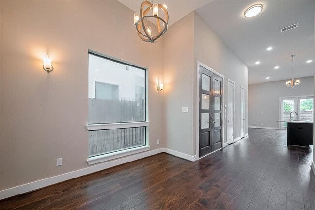 Building Photo - 1305 Laird St