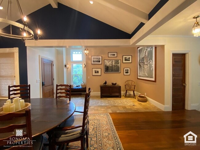 Building Photo - Stunning Furnished Eastside Home
