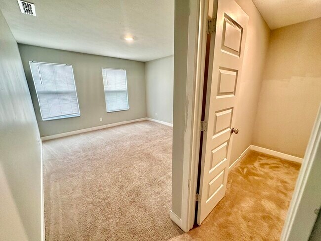 Building Photo - 1287 Bristol Pl