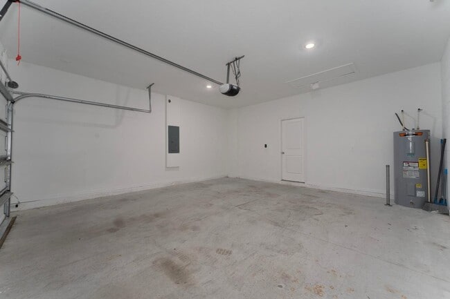 Building Photo - KNIGHTSBRIDGE 50S  Single Family Residence