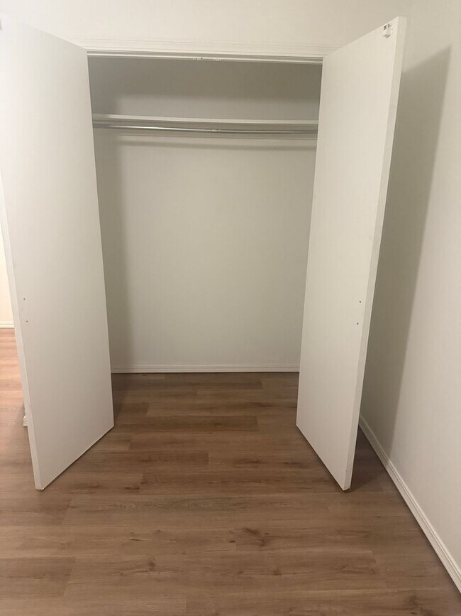 Building Photo - 735 Willow Run