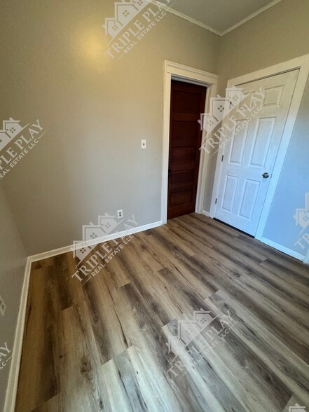 Building Photo - 213 King St