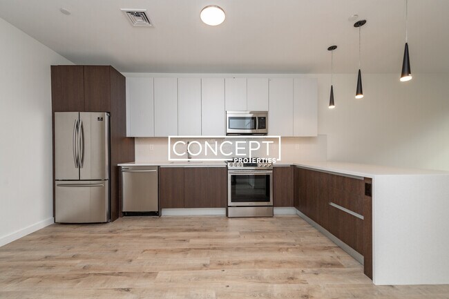 Building Photo - Longwood Row