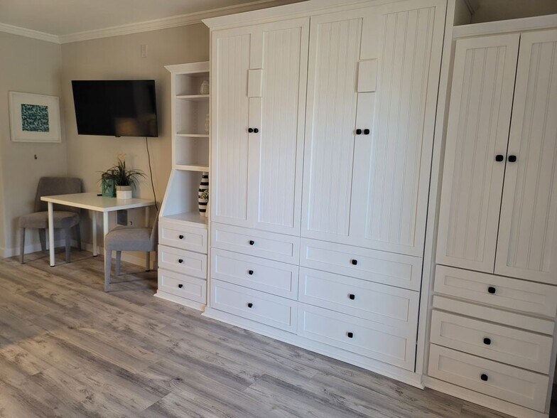 Building Photo - 1021 Scott St