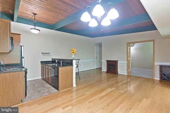 Building Photo - 4381 Americana Dr