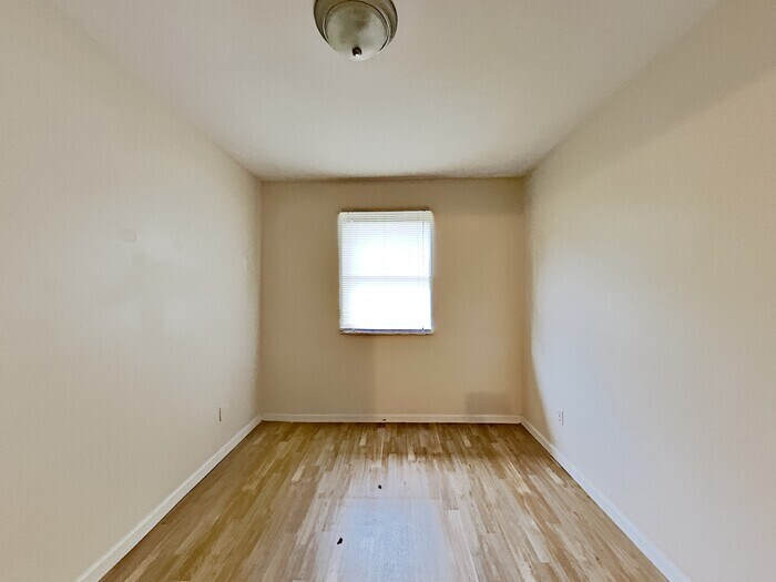 Building Photo - 8401 Beechwood Trce