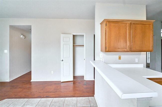 Building Photo - 2712 Settlement Dr