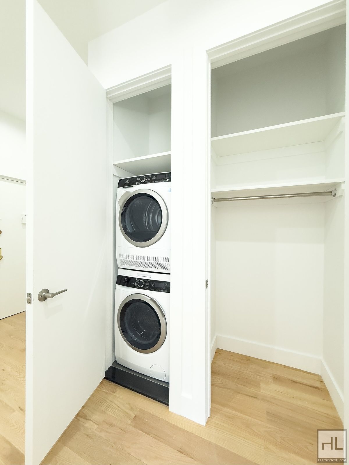 Building Photo - Expansive Sun-drenched Bed-Stuy 7 Bed 3-Bath Duplex