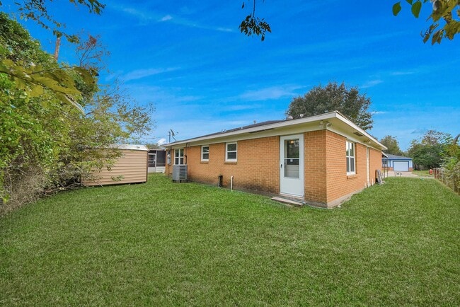 Building Photo - 6214 Diamond Ct