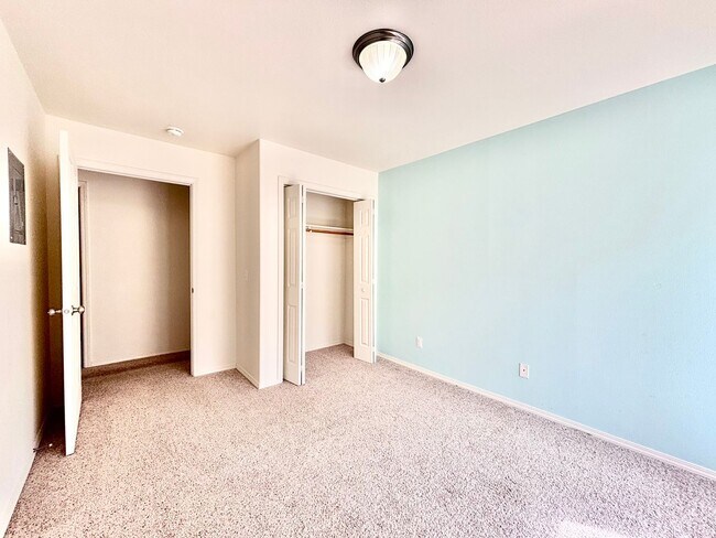 Building Photo - Spacious Single-Level Condo in Bozeman – 3...