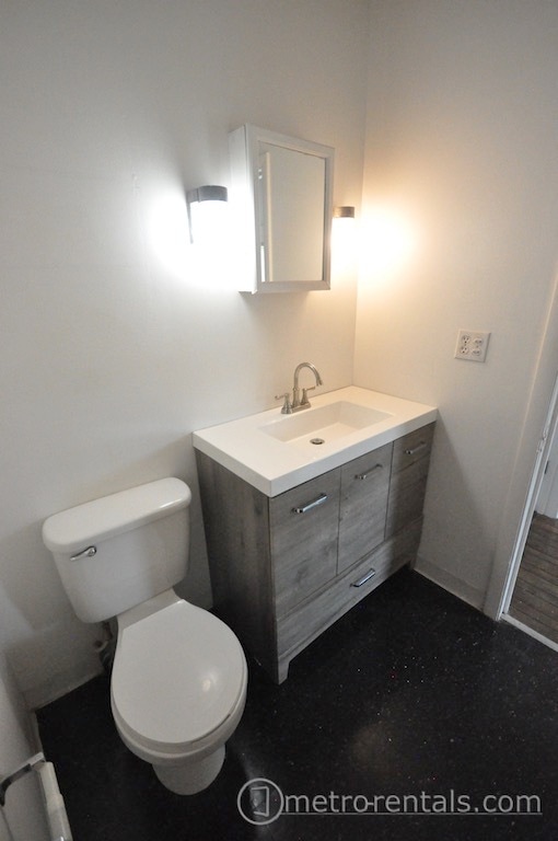 bathroom - 2179 Summit St