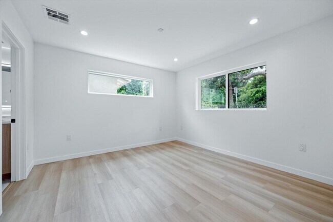 Building Photo - 1840 Stoner Ave