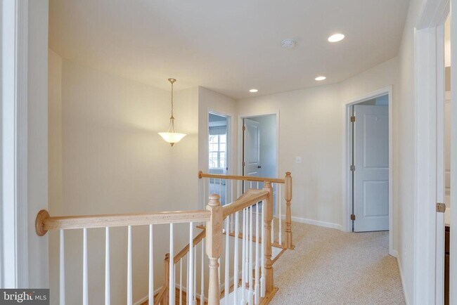 Building Photo - 10424 Goldenrod Dr