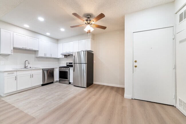 Building Photo - 1138 Grand View S St