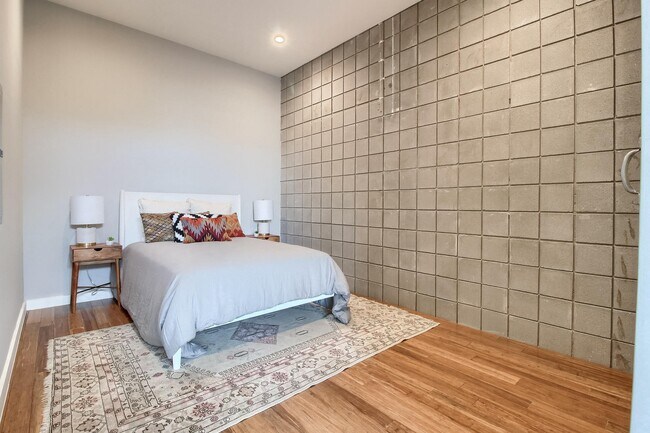 Building Photo - 502 W 55th St