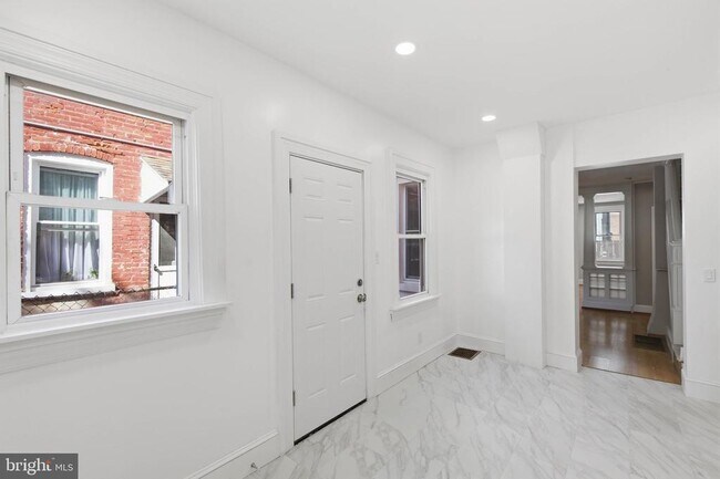 Building Photo - 624 Poplar St