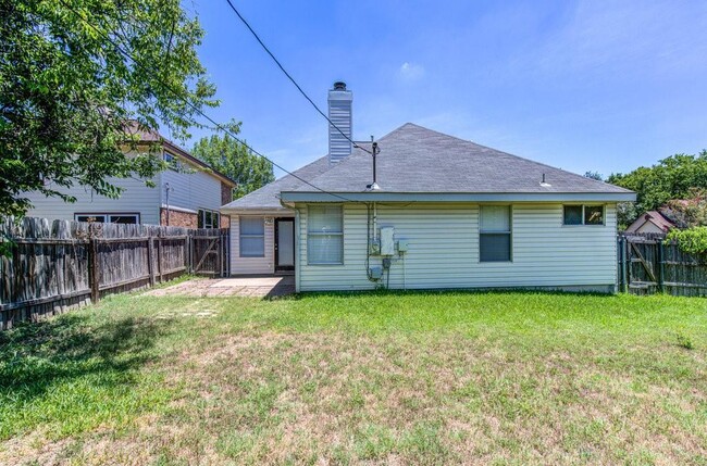 Building Photo - 16900 Simsbrook Dr