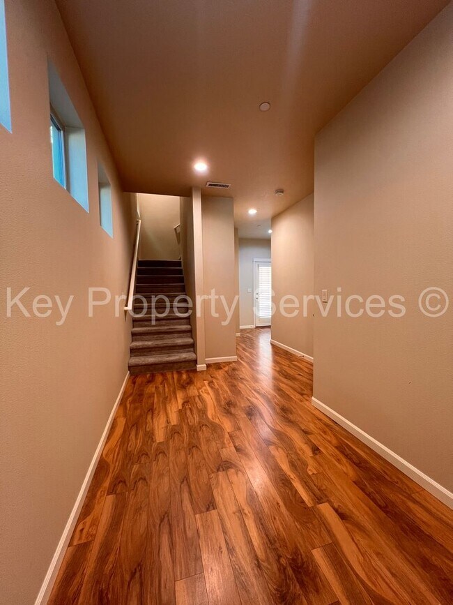 Building Photo - AVAILABLE NOW! Hazel Dell 5 Bedroom Close ...