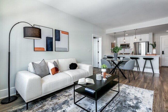 Building Photo - 32 Oakland Ave