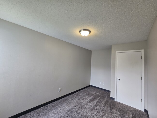 Building Photo - 60 Miller Ave SW