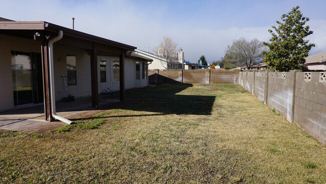 Building Photo - 3077 Mountain Ridge Dr