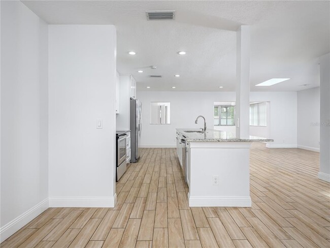 Building Photo - 14605 Brentwood Ln