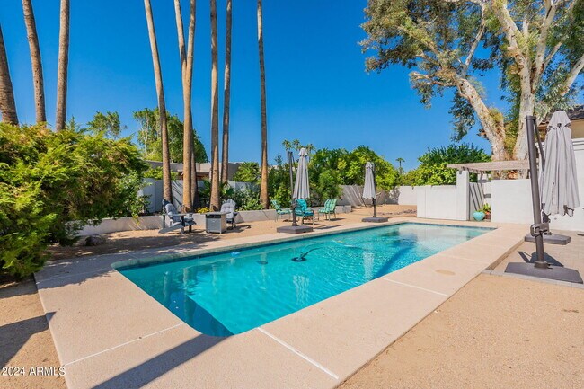 Building Photo - 8257 E Del Cadena Dr