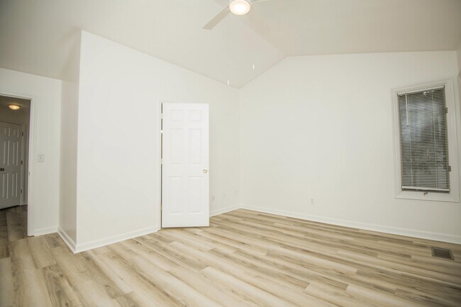 Building Photo - 106 Oohleeno Way