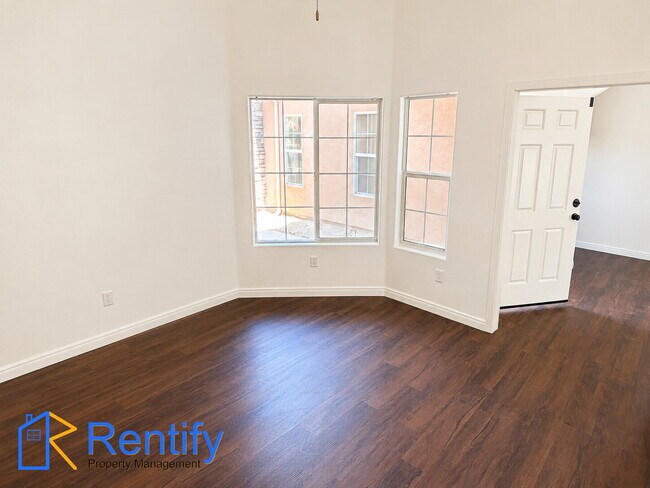 Building Photo - 4 bed, 2.5 bath home in NW Bakersfield - Gardener included