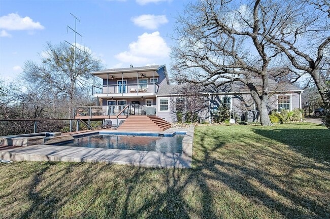 Building Photo - 2100 Daisy Ln