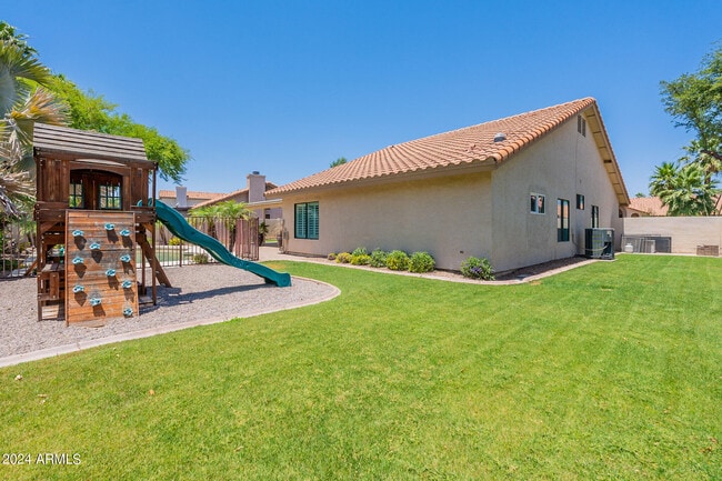 Building Photo - 1449 W Antiqua Dr