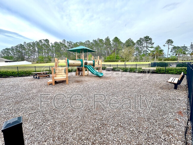 Building Photo - 345 Holly Berry Dr