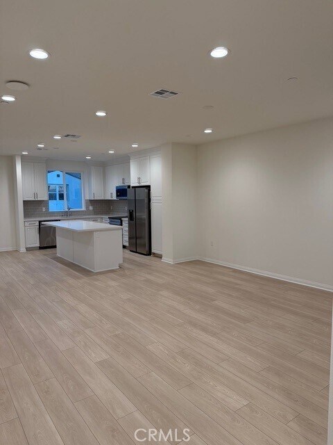 Building Photo - 2420 E Lincoln Ave