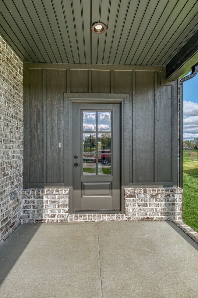 Building Photo - 319 Monroe Dr