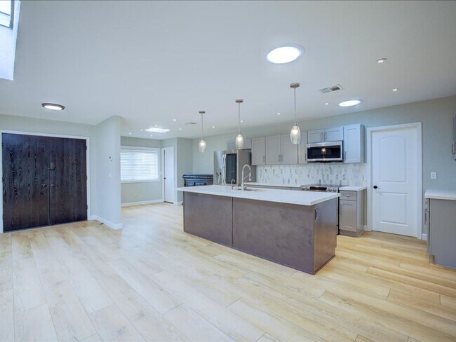 Building Photo - Scenic Living at Dorado Golf Course; 3 Bedroom 2 Bathroom