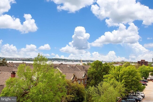 Building Photo - 203 Montgomery St