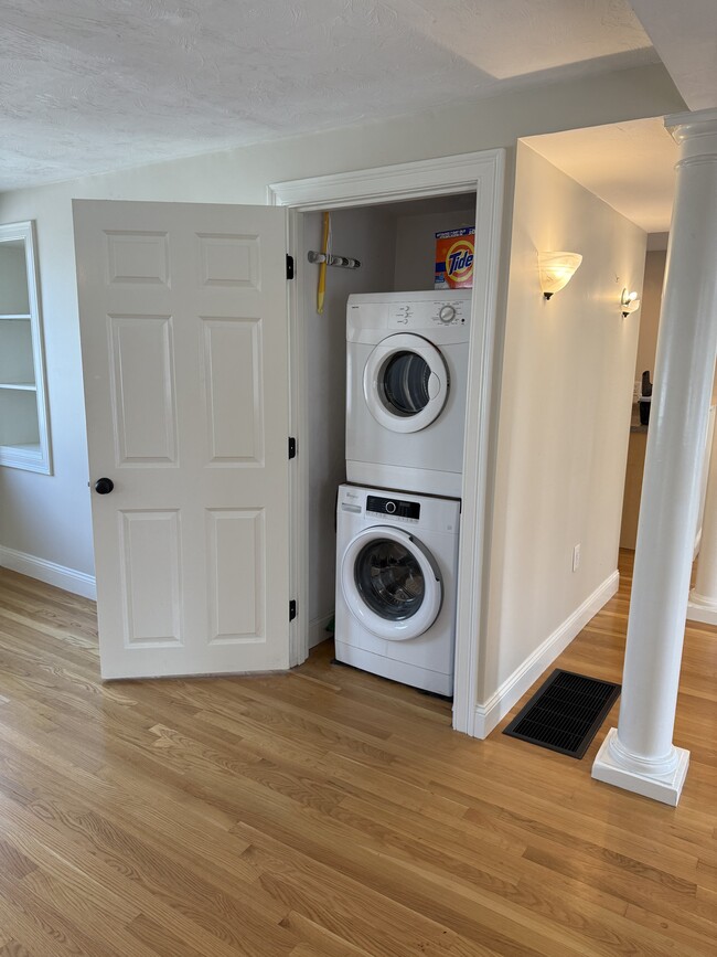 Building Photo - 13 Wards Ln