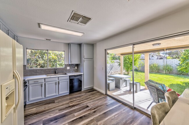 Building Photo - 640 Whispering Palms Dr