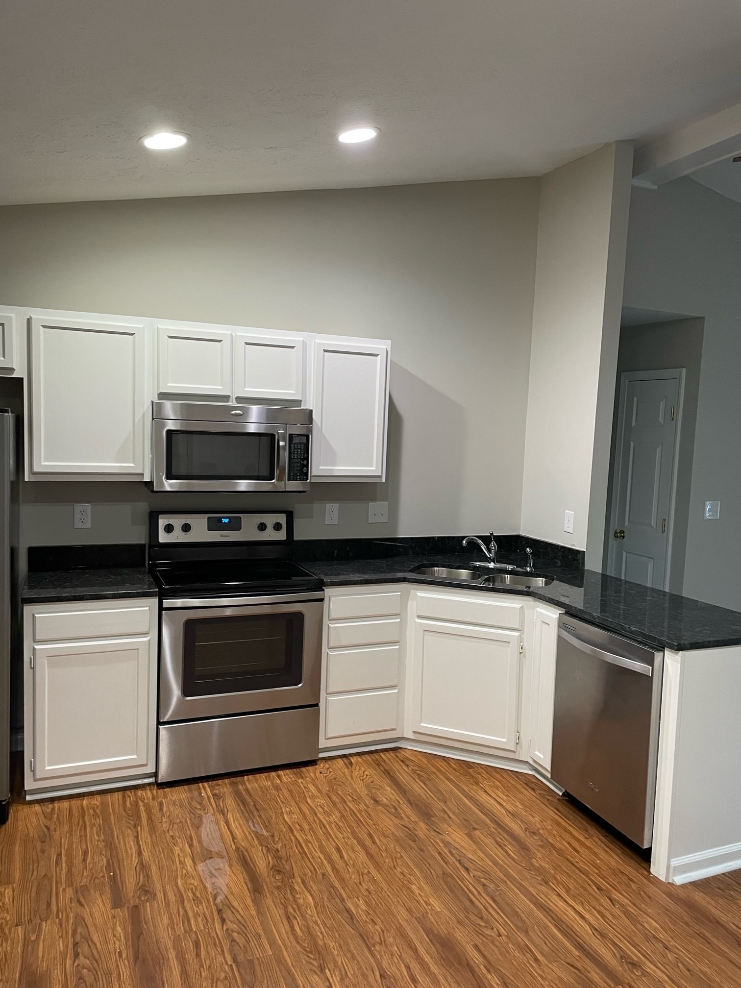 Building Photo - 10770 N Park Ave