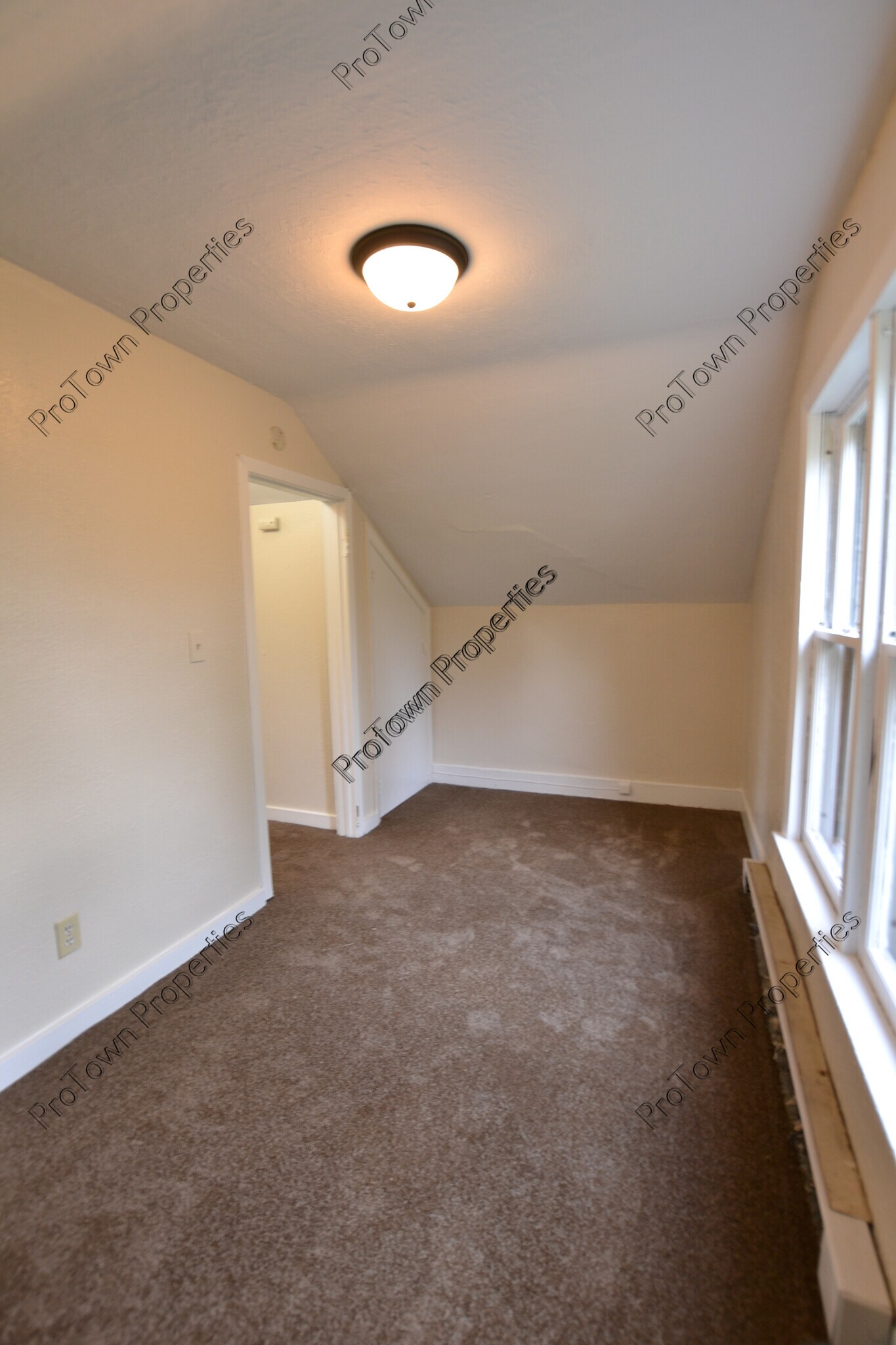 Building Photo - 518 Elmwood Ave