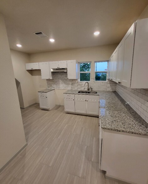 Building Photo - 647 Hammond Ave