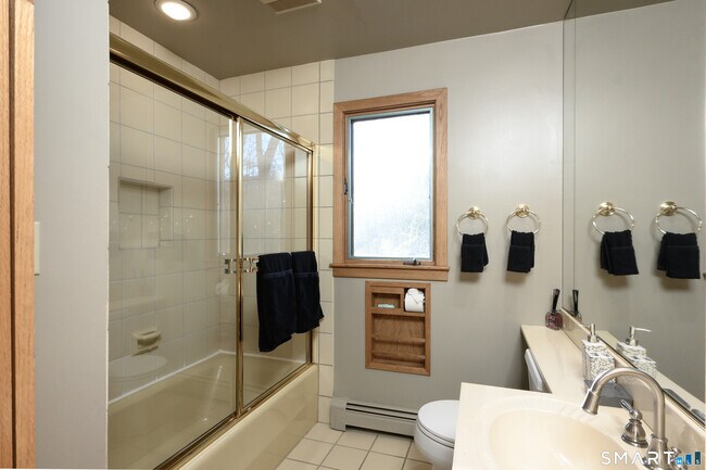 Building Photo - 7 Candleview Dr