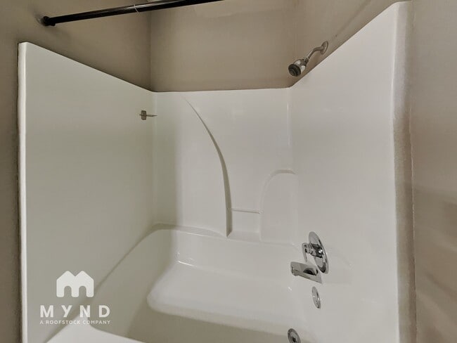 Building Photo - 181 Herring St