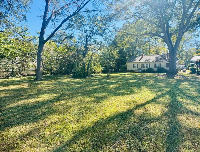 Building Photo - Move-in Ready!