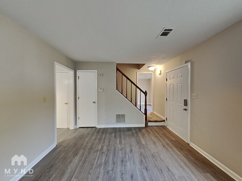 Building Photo - 5561 Northcut Dr