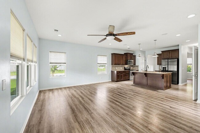 Building Photo - 121 Rockingham Way